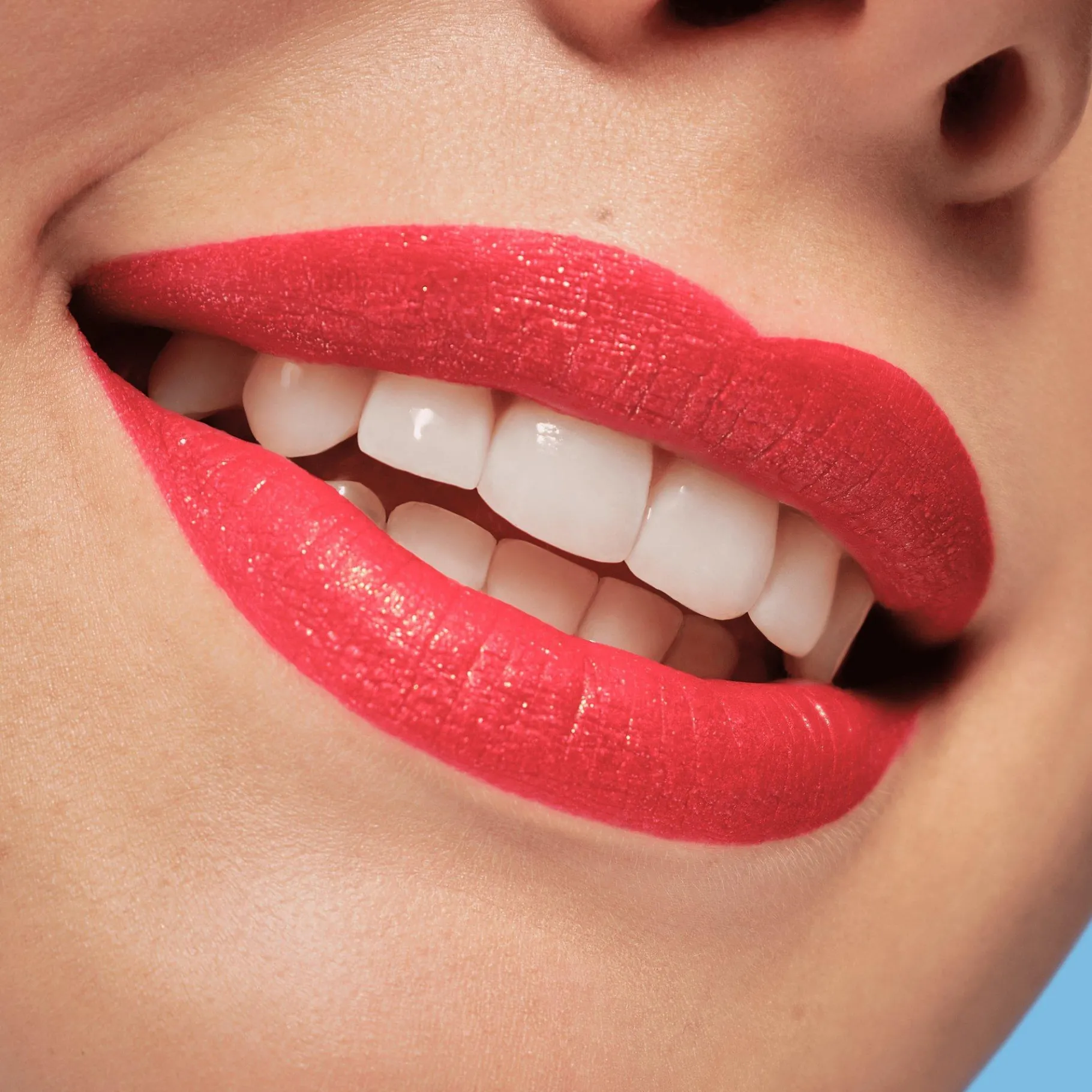 essence Barra De Labios>Barra de labios líquida glitter switch Up Disney Pixar