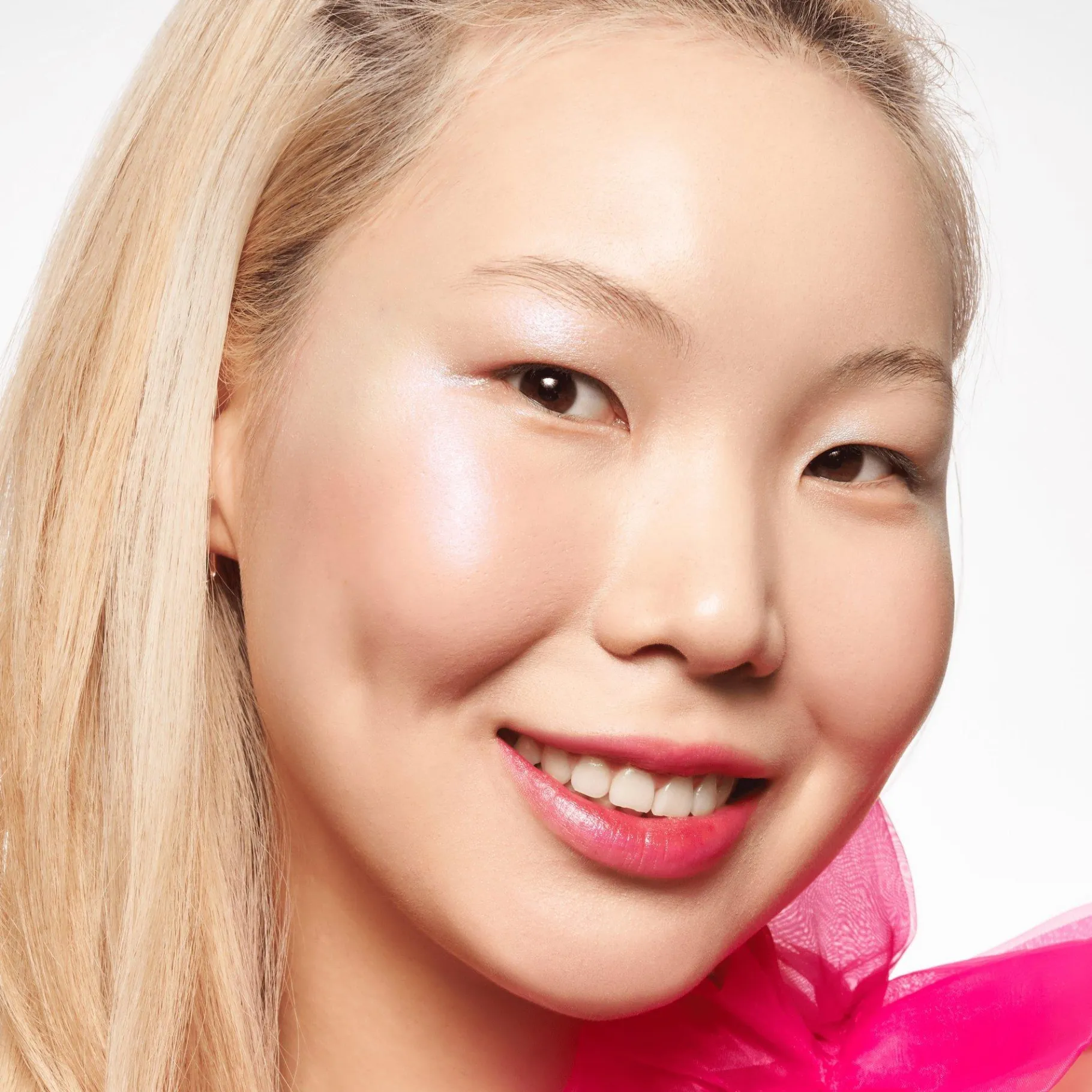 essence Barra De Labios>BARRA DE LABIOS QUE CAMBIA DE COLOR META GLOW