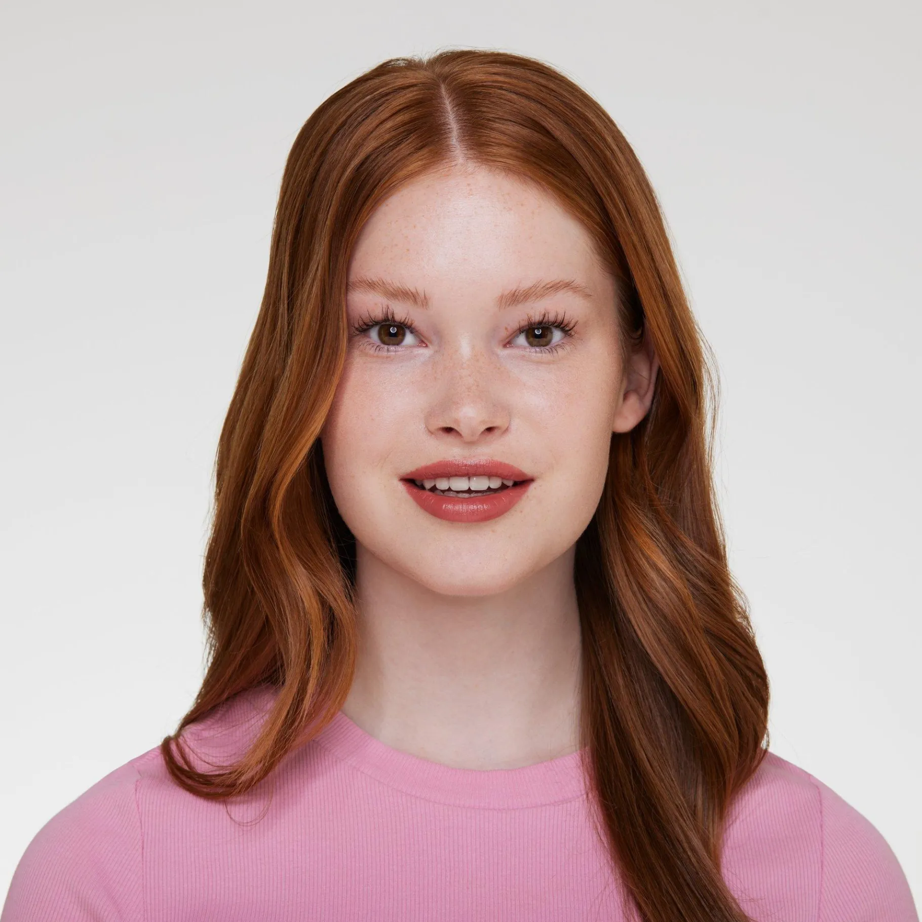 essence Barra De Labios>caring SHINE barra de labios con colágeno vegano