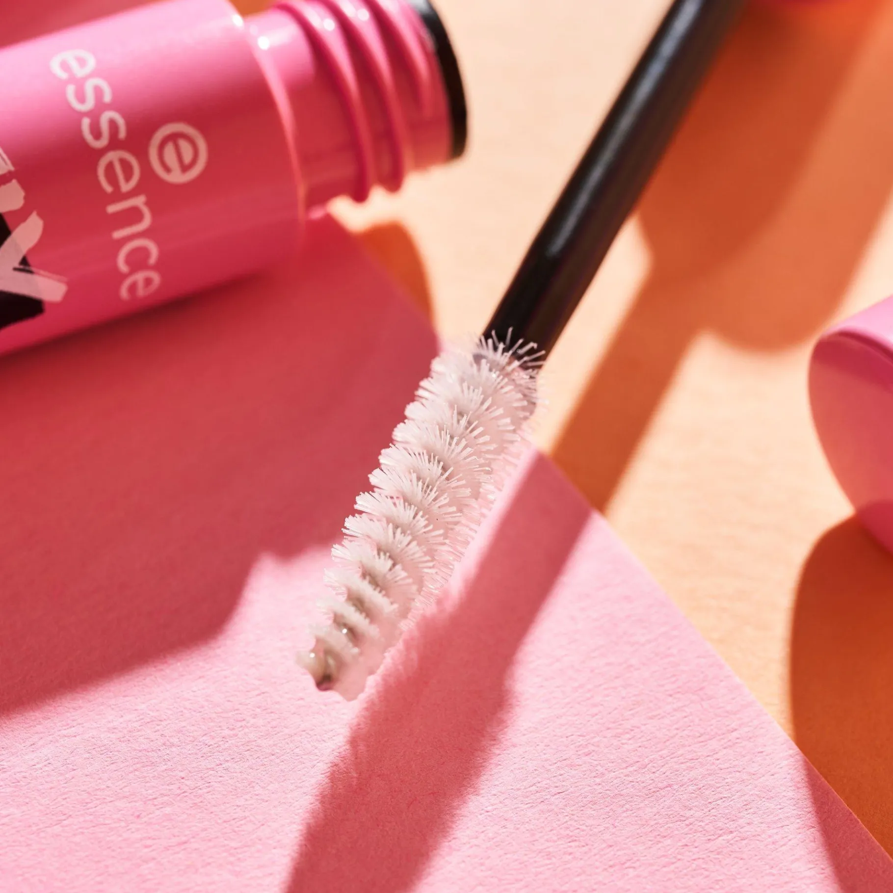 essence Cejas>FIX IT LIKE A BOSS gel fijador de cejas transparente