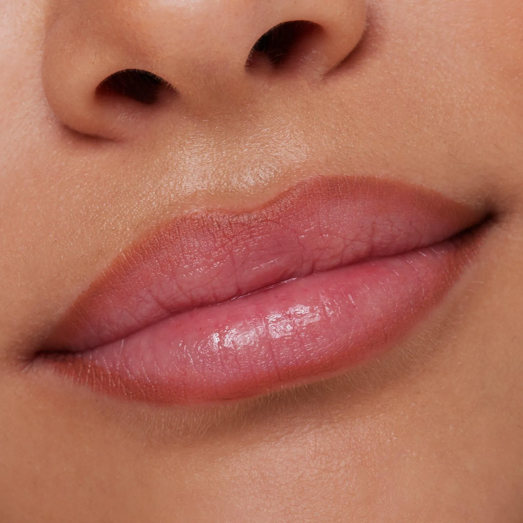 essence Perfilador De Labios>8h MATTE comfort perfilador de labios