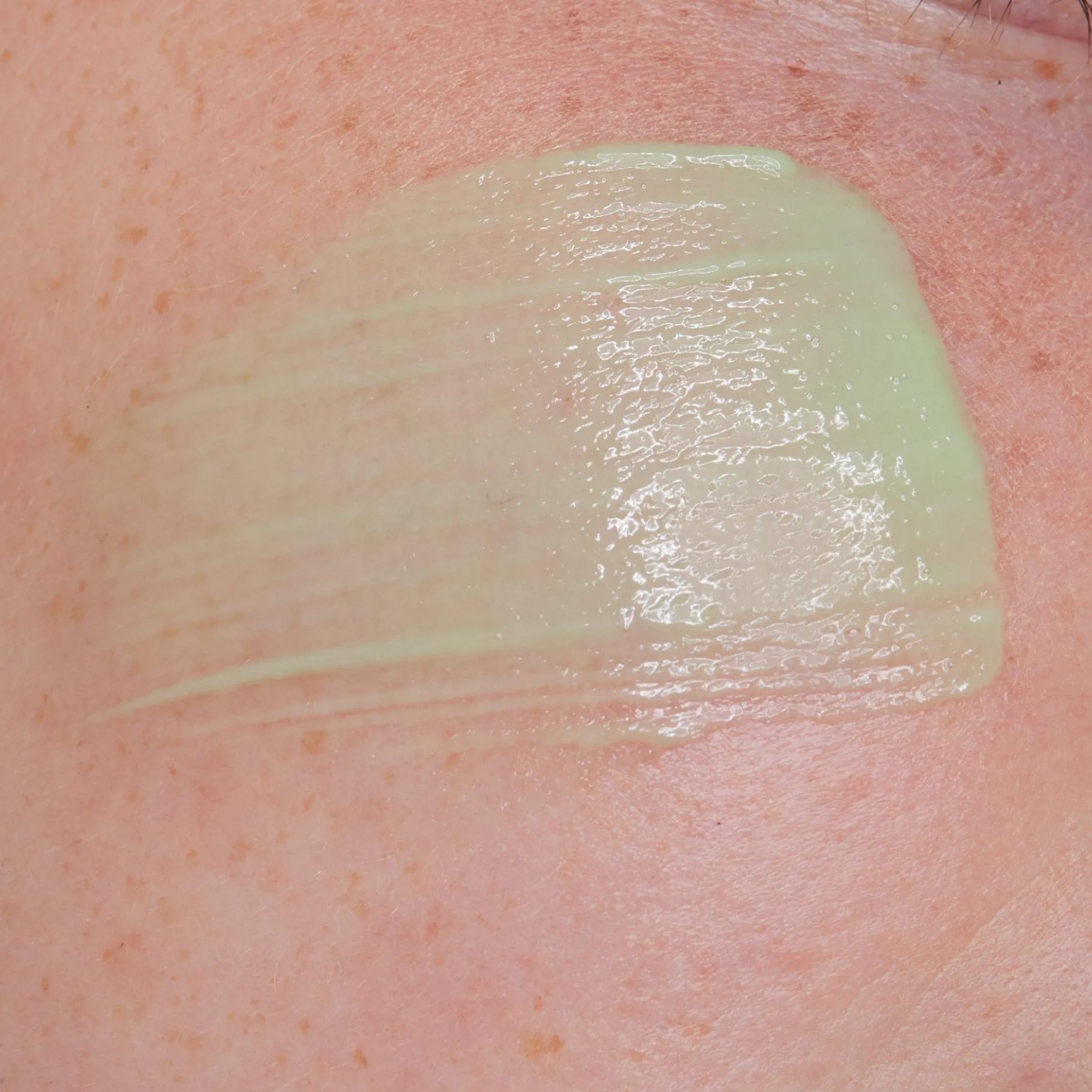 essence Prebase Y Spray Fijador>REDNESS REDUCER prebase reductora de las rojeces